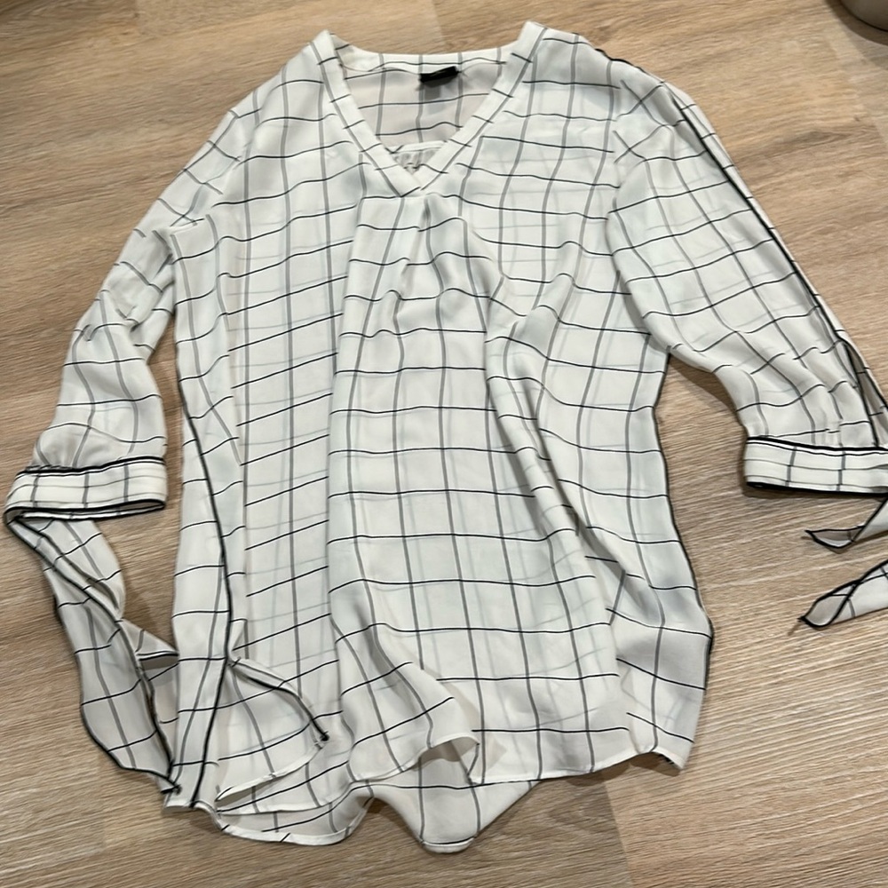 Like New Worthington Top Business Casual plaid with tie sleeve | Size Small